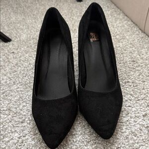 Elegant Black Women's Pumps